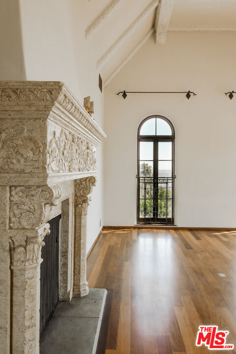 Building Photo - 1302 N Sweetzer Ave