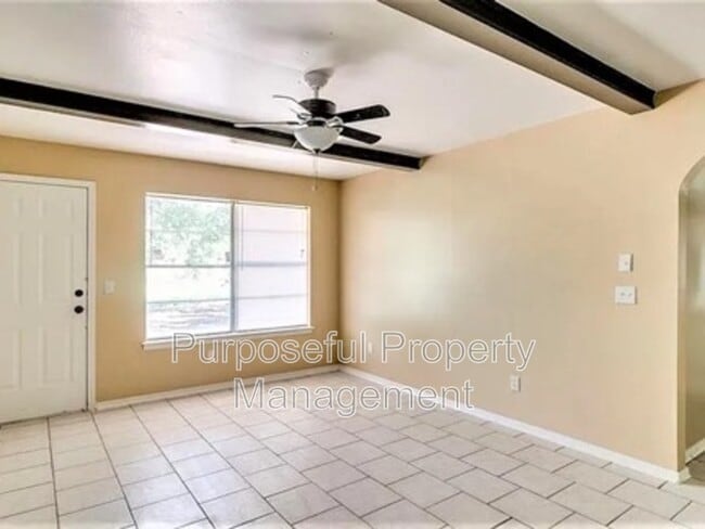 Building Photo - 809 Meadowgreen Dr