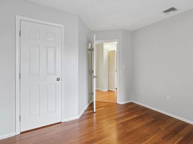 Building Photo - 275 Hamilton Pl