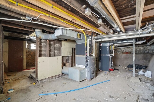 Building Photo - 44 5 Oaks Ave