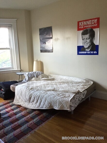 Building Photo - 208 Winthrop Rd