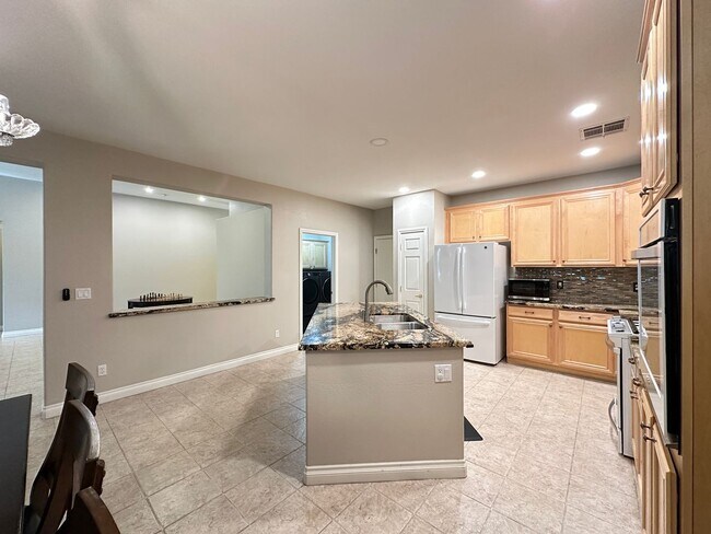 Building Photo - Glenhaven At Southern Highlands