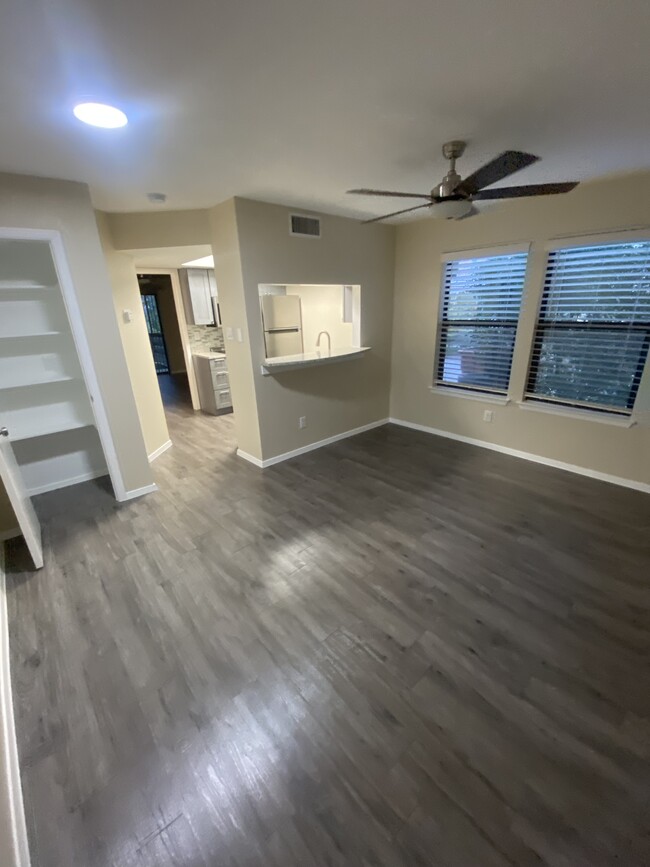 Newly remodeled units. Wood plank floors, custom tile, new kitchens with all stainless appliances.. - Willowwood Apartments