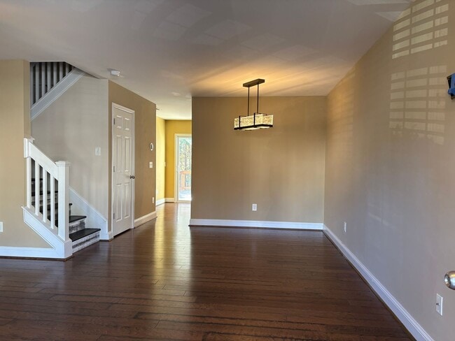 Building Photo - 2 Bedroom, 2.5 Bathroom Townhouse in Green...