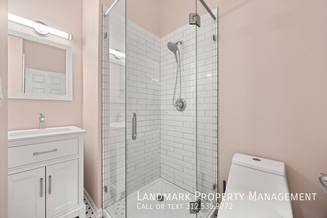 Building Photo - 1755 N Artesian Ave