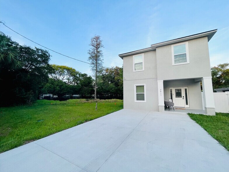 Building Photo - 7911 N Packwood Ave