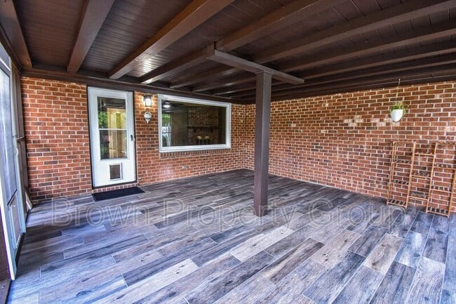 Building Photo - 2417 Dartmouth Dr