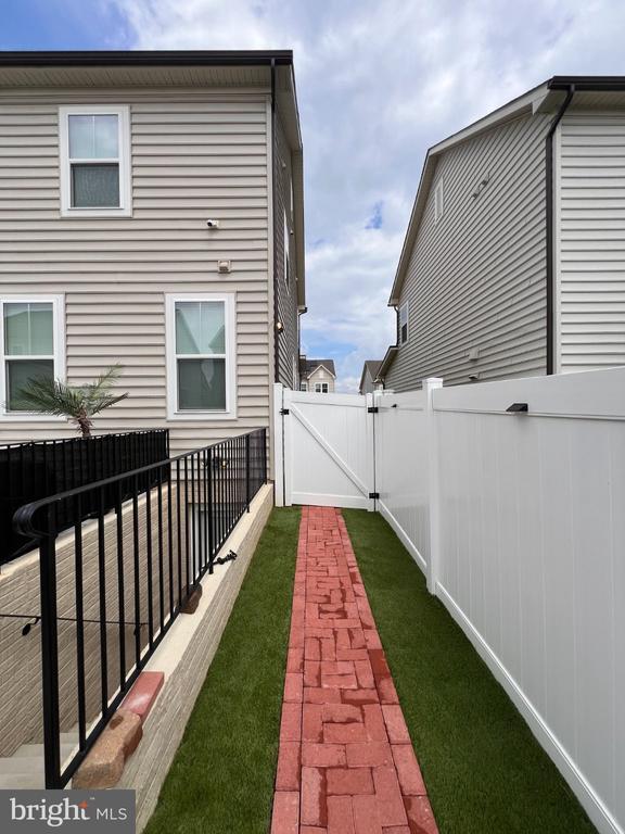 Building Photo - 9867 Selkie Ln