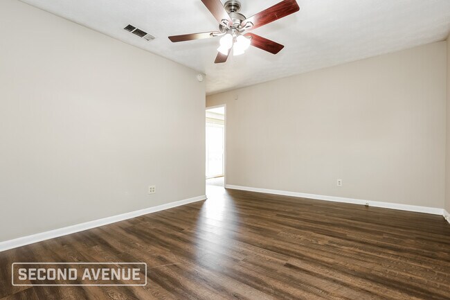 Building Photo - 2053 Chestnut Log Dr