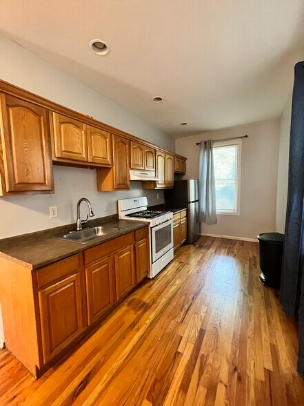 Building Photo - 50 Gates Ave