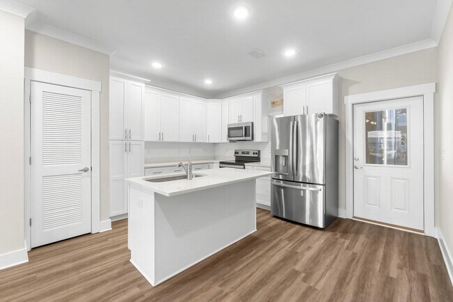 Building Photo - 118 N Sand Palm Rd