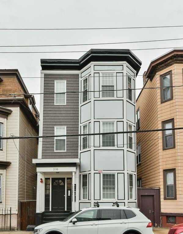 Building Photo - 230 Saratoga St