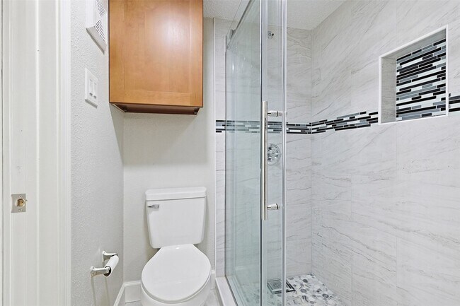 Building Photo - 2750 Holly Hall St