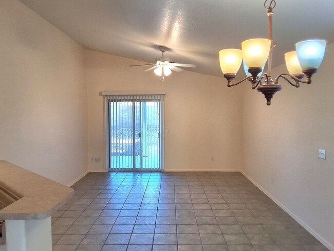 Building Photo - Rita Ranch- 3Bdrm/2ba nice Clean home-new ...