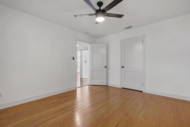 Building Photo - Renovated Midtown Apartment