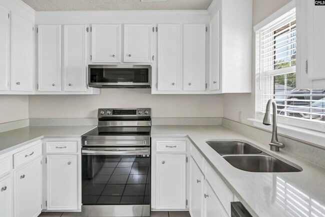 Building Photo - 105 Hutto Hill