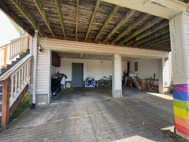 Building Photo - 3 Bed 1.5 half bath House Close to WWU and...
