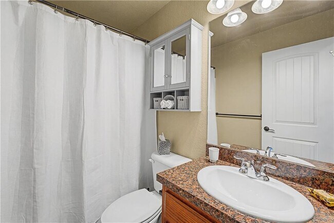 Building Photo - 706 Sedgwick Dr