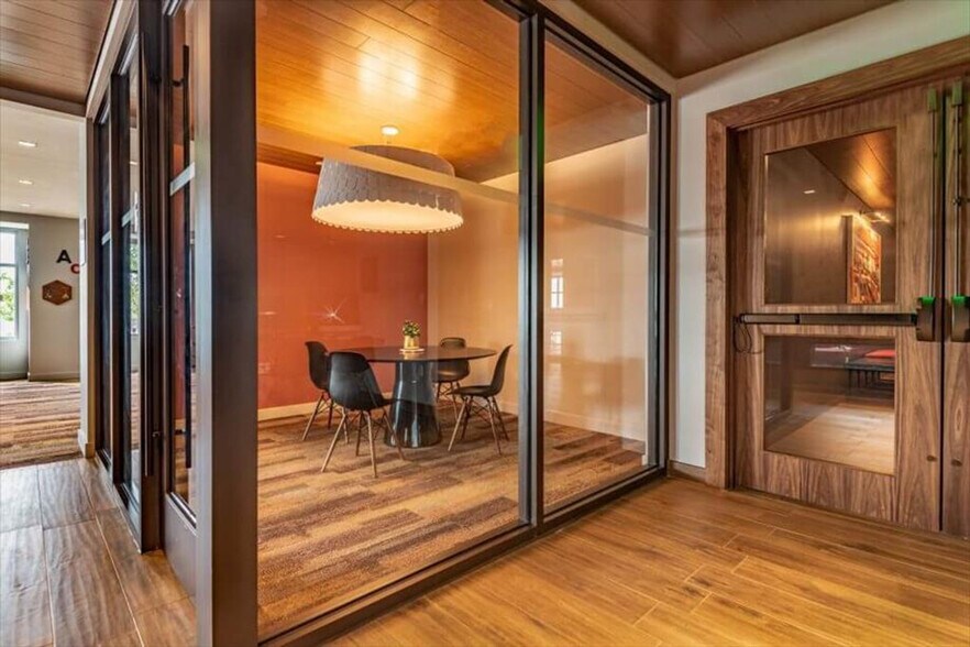 Building Photo - 40 E Pier Dr