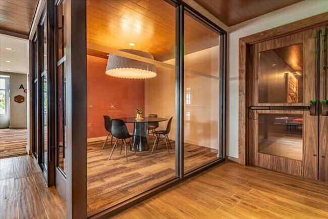 Building Photo - 40 E Pier Dr