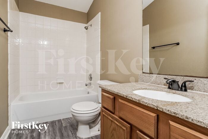 Building Photo - 2430 Pinpoint Dr