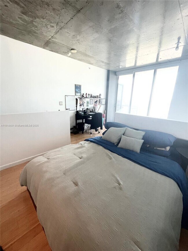 Building Photo - 690 SW 1st Ct