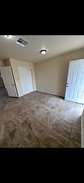 Building Photo - 301 Alamosa