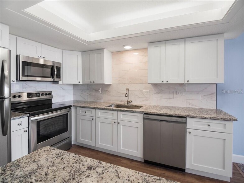 Building Photo - 450 Treasure Island Cswy