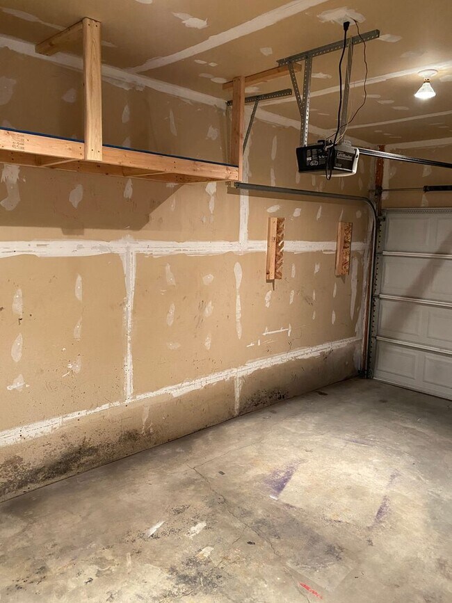 Building Photo - 2 Bed, 1 Bath Rocky Mountain Townhome w/ Garage & In-Unit Laundry