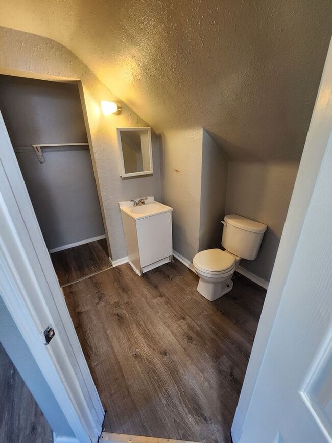 Building Photo - 3 Bdr Large Single Family House in a Nice ...