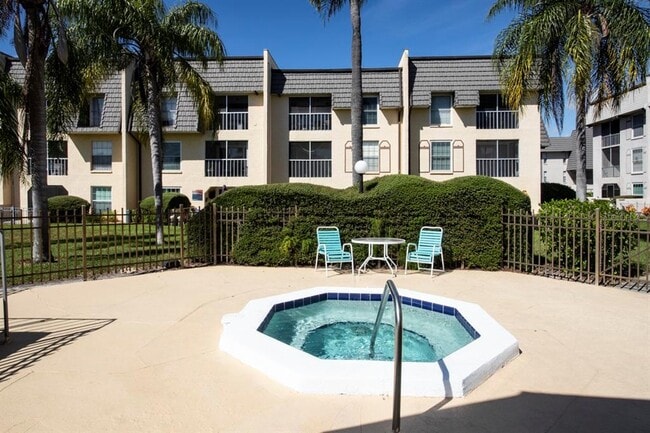 Building Photo - 8693 Bardmoor Blvd