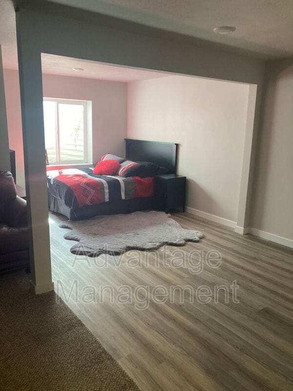 Building Photo - 1010 N 20 E