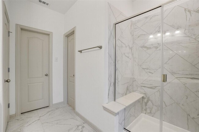 Building Photo - Luxury living in this stunning 4 bedroom, 3 bath home