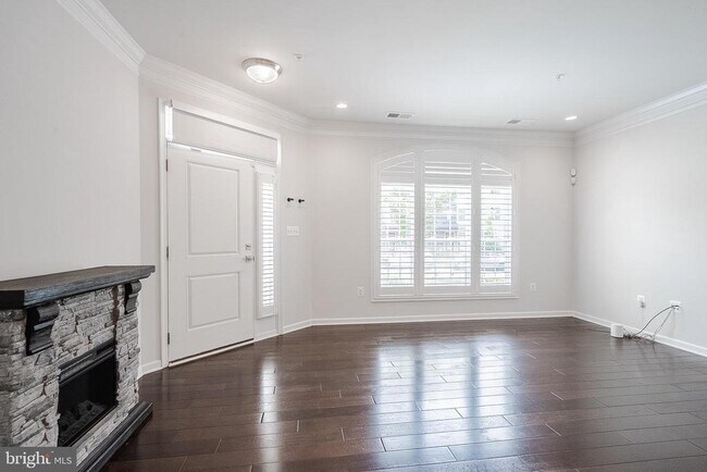 Building Photo - 23654 Hopewell Manor Terrace