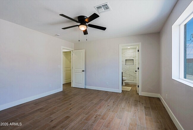 Building Photo - 454 S Pioneer