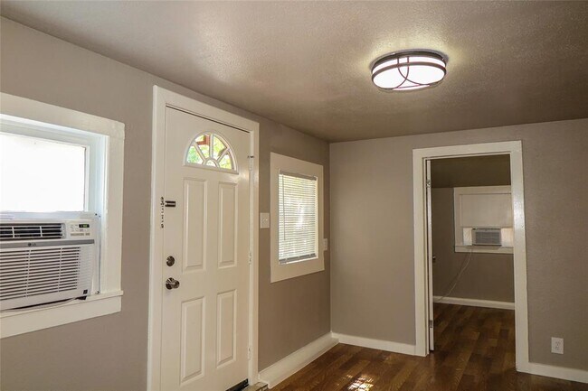 Building Photo - 1312 Pine St