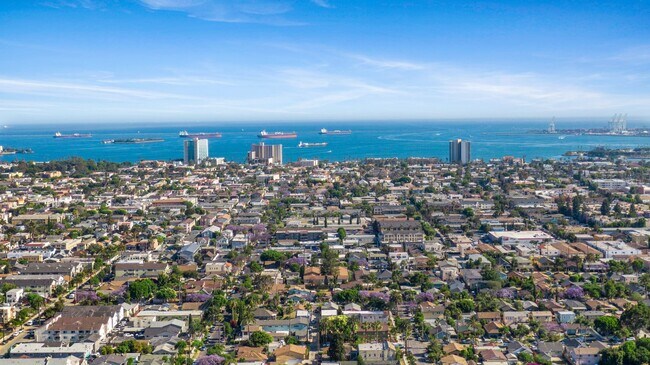 Building Photo - 1050 Gaviota Ave