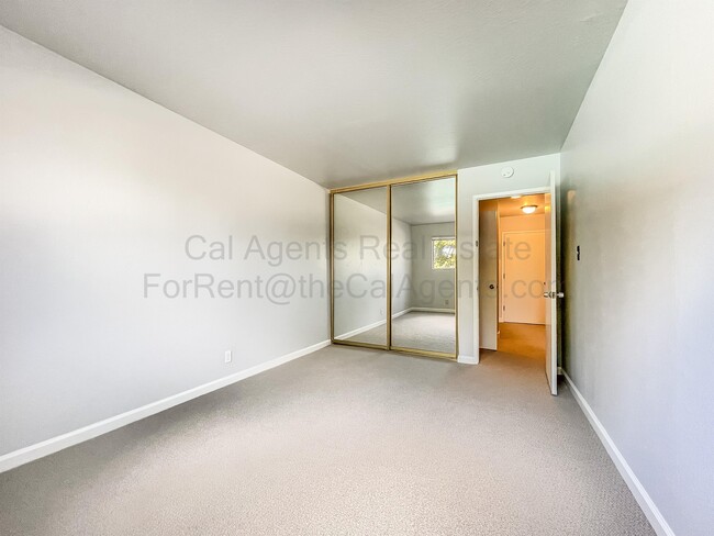 Building Photo - 425 Orange St