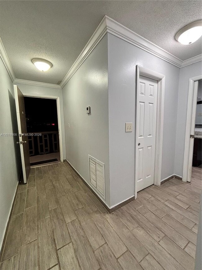 Building Photo - 1480 E Sample Rd
