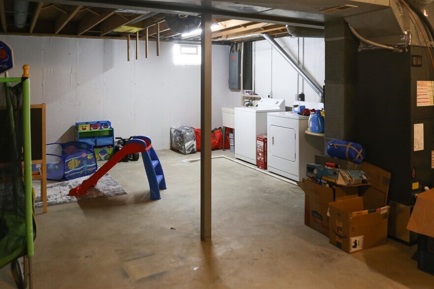 Building Photo - 41 Kyles Ln