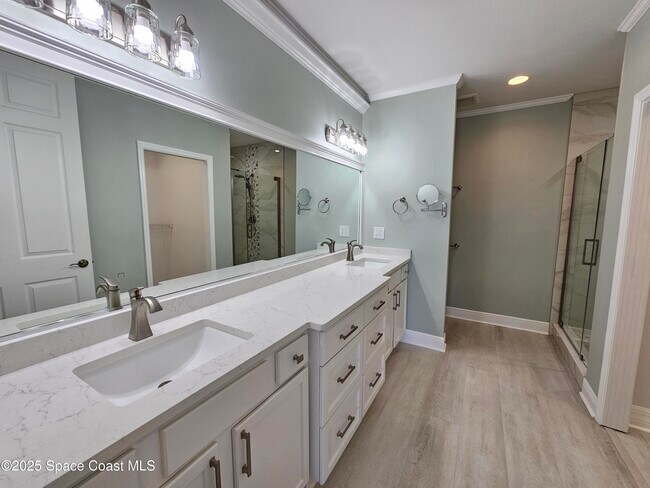 Building Photo - 590 S Banana River Dr