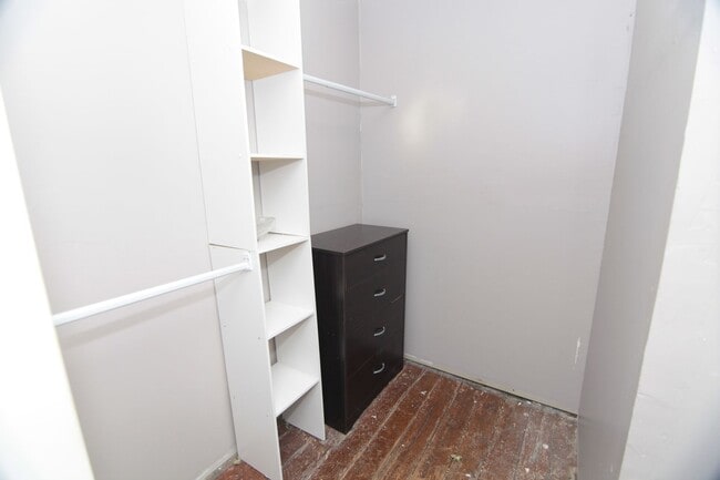 Building Photo - 4 bedroom home in the East Village of Dave...