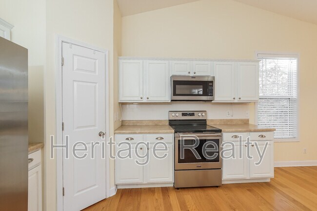 Building Photo - 880 Glenfield Dr