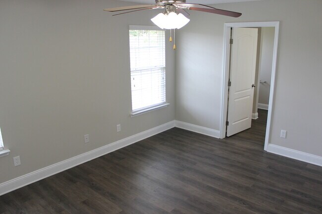 Building Photo - 271 Shadow Ct SW