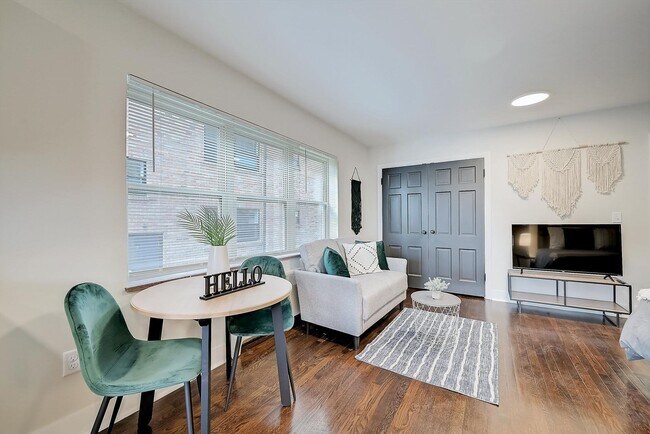 Interior Photo - Victory Parkway Apartments - 1