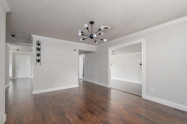 Building Photo - 3042 S 28th St