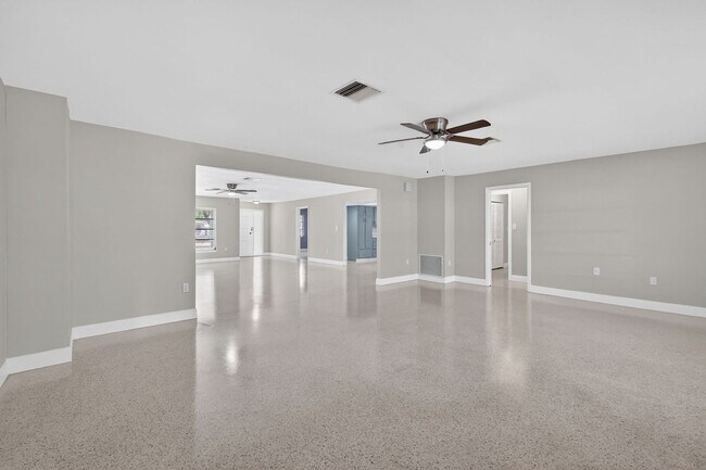 Building Photo - Fully Renovated Canal-Front Home on the Harris Chain of Lakes!