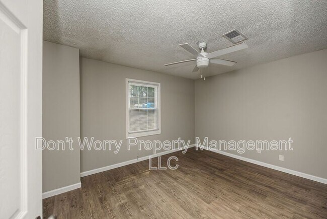 Building Photo - 615 Dumaine St