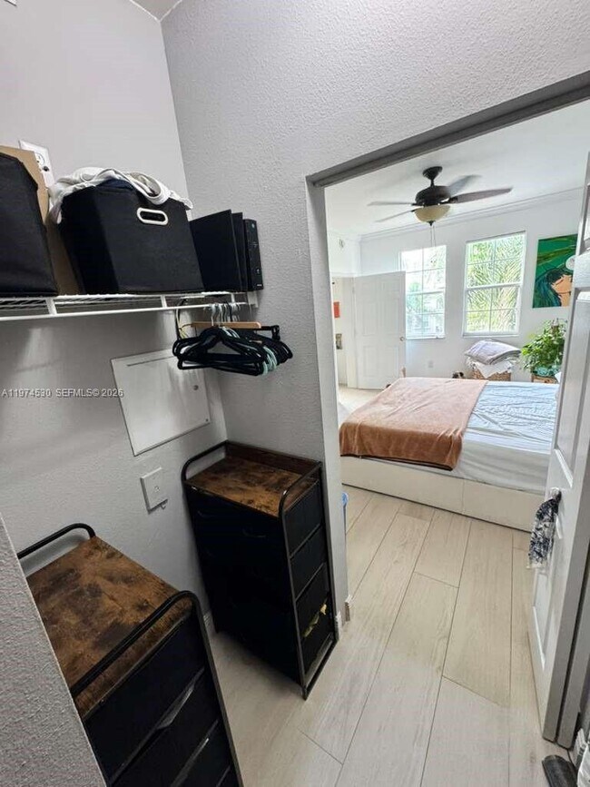 Building Photo - 533 NE 3rd Ave