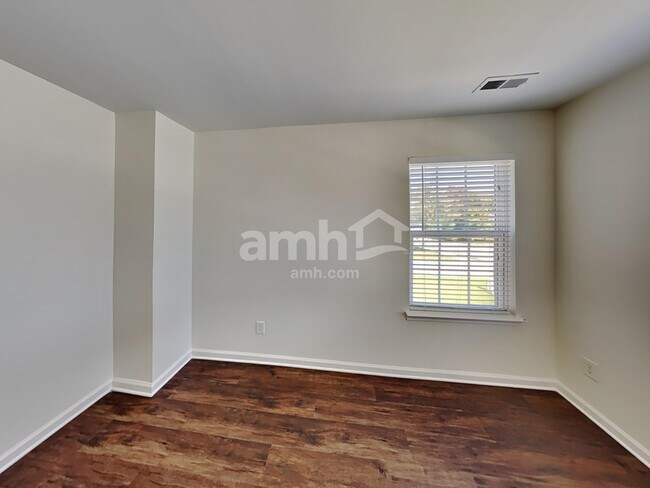 Building Photo - 1606 Harrison Way